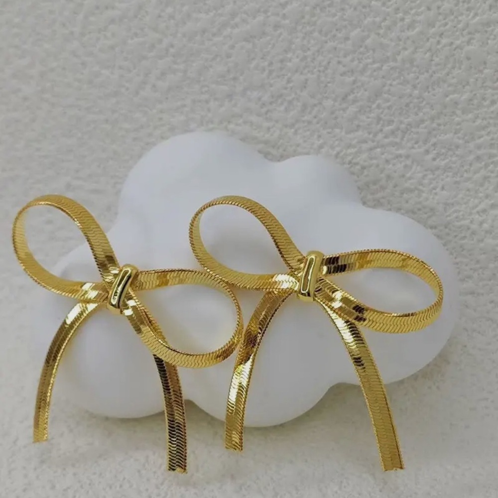 18k Gold Plated Bow Earrings 🎀